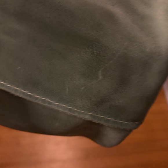 Portland Leather Green Tote Bag - Picture 8 of 9